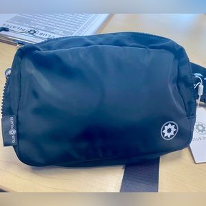 NWT Club Pilates Crossbody bag black